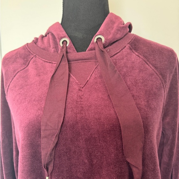 Jessica Simpson Hooded Maternity Dress Burgundy - Picture 4 of 13